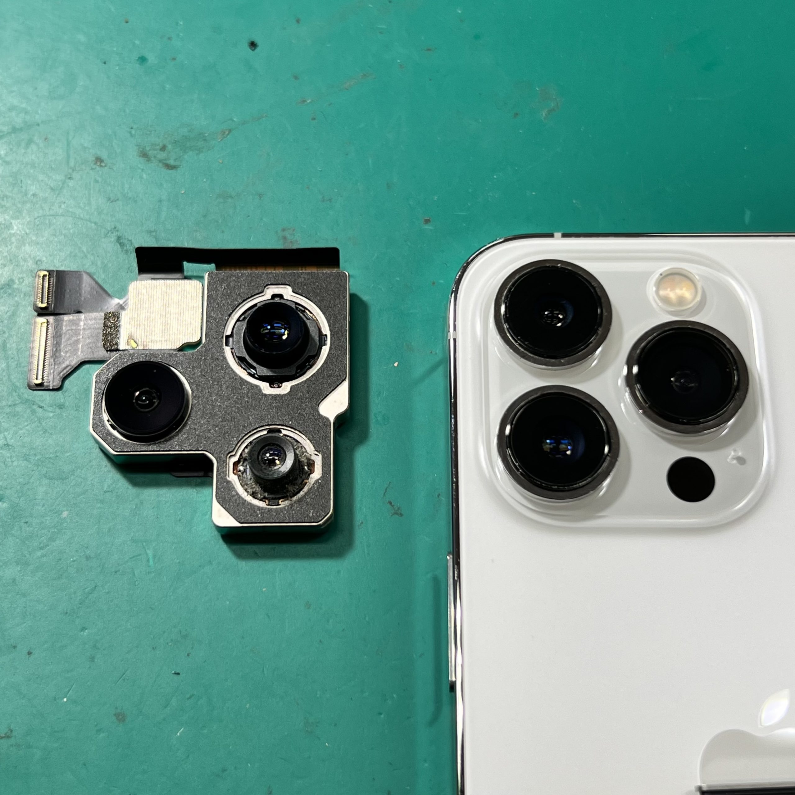 iPhone12mini　カメラの交換もお任せください！